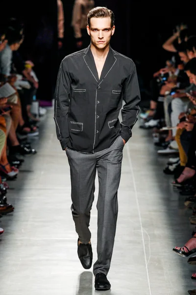 Look 19